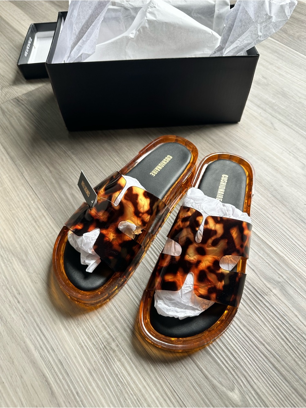 Cushionaire “Palm” Tortoiseshell Jelly Slide Sandals